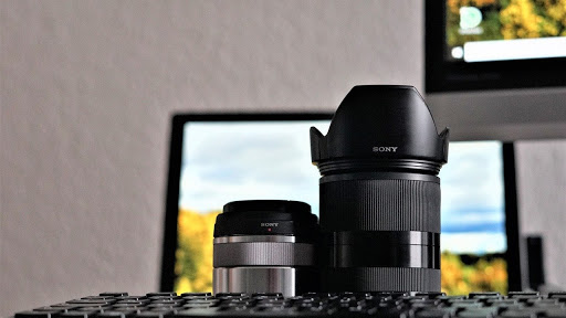 A Monitor and Camera Lens For Zoom Photography