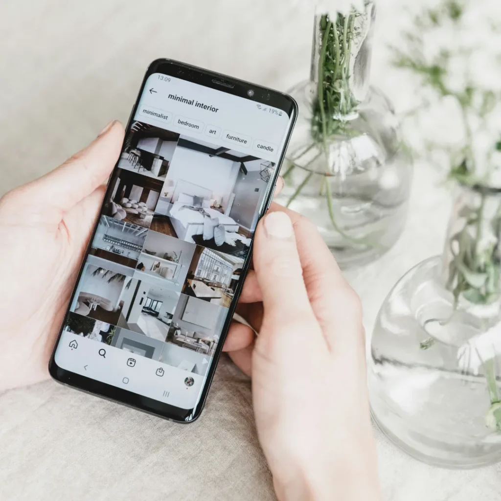 A person searching for image in a Google Mobile in "Optimizing Product Photos for Visual Search" article in Dropicts.com website