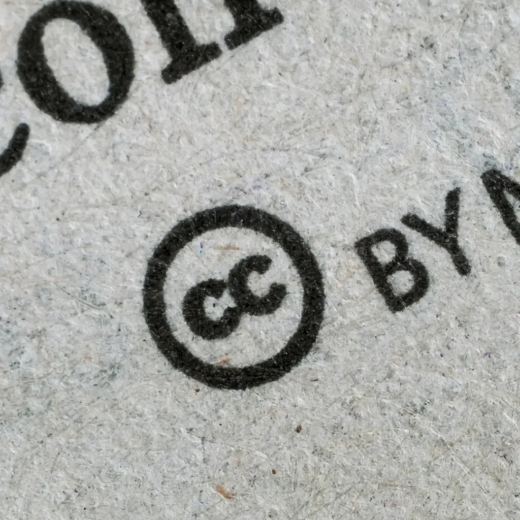 A paper with Copyright logo in the Product Photo Usage Rights Licensing article in Dropicts.com